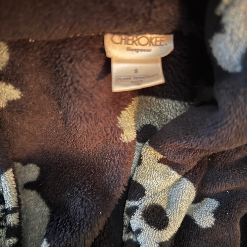 Cherokee Skull Pajama Robe - Picture 2 of 4